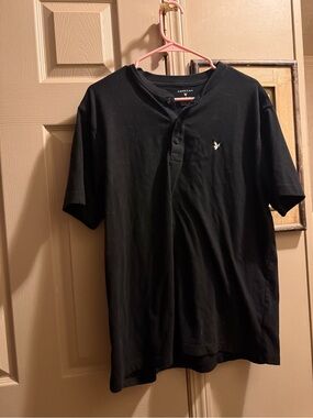 American Eagle Outfitters Men’s Black Short-Sleeve Henley Polo